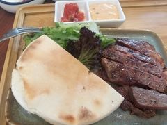 香煎谷饲安格斯西冷牛排藜麦色拉-榖屋house of flour(张江首店)