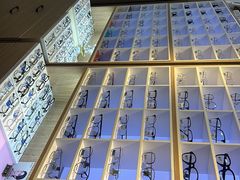 -天空之镜眼镜店蔡司依视路配镜授权零售店(望京颐堤港店)