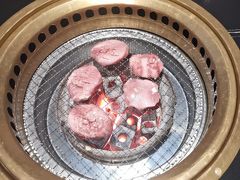 -山川小町·极番烧肉(新地假日广场店)
