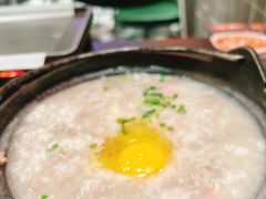 -何妹湿辣牛肉·粤式烧烤砂煲(桂雅路店)