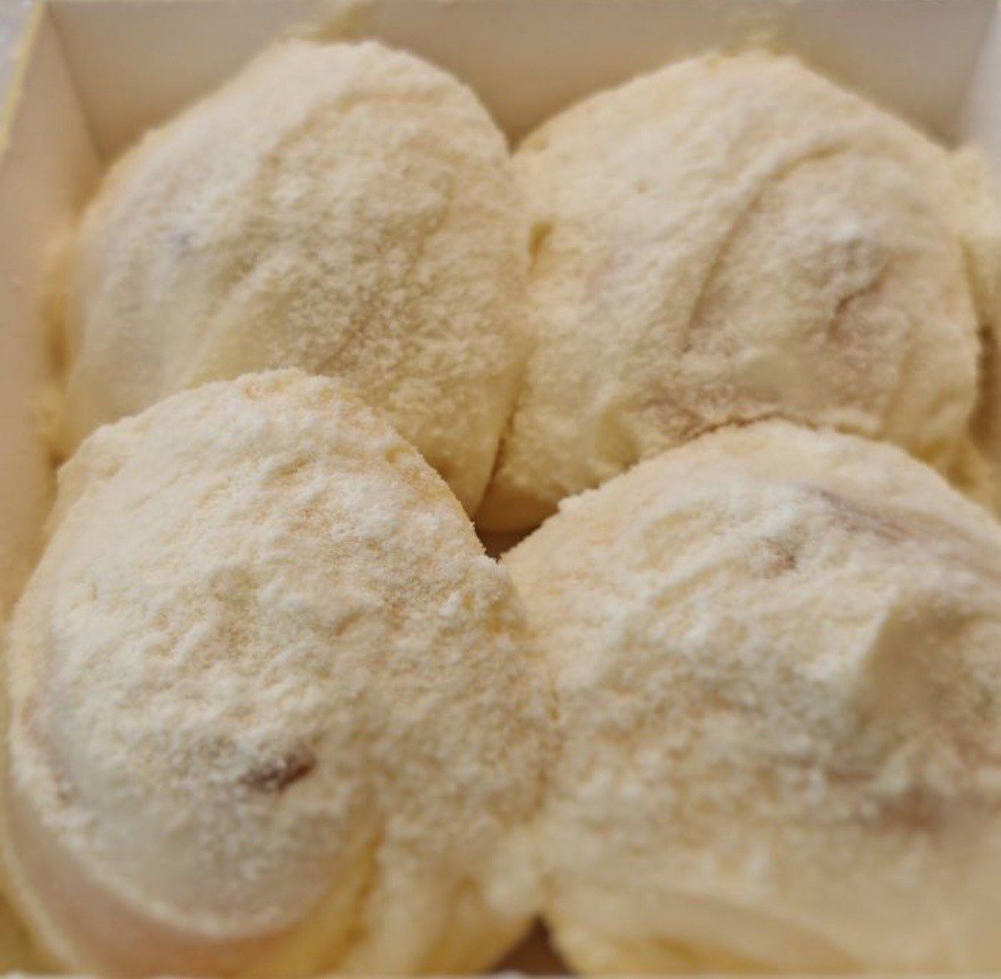 百盛b对面的鲍师傅 推荐原味奶贝 肉松小贝