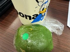 咸蛋黄肉松青团-白玉兰食品(中山公园龙之梦店)