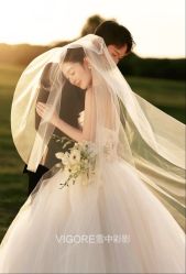 -雪中彩影婚纱摄影·微光艺术中心