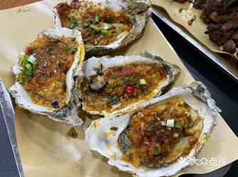 正宗新疆烧烤!听口音就是一股孜然味儿