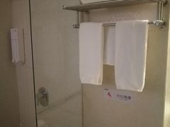 -卡罗酒店(东门晒布地铁站店)