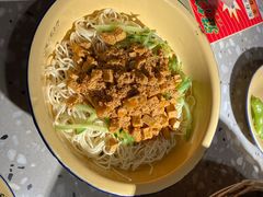 -鹤江桥·红油牛肉粉(SKP店)