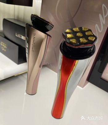 先说！粉色真好看，机身的线条也非常流畅，握住的感觉很