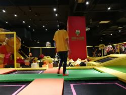 -蹦蹦跳跳(新奥购物中心店)