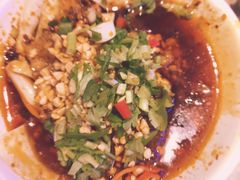 -沪小二炭火蛙锅(淮海中路美食不夜城店)