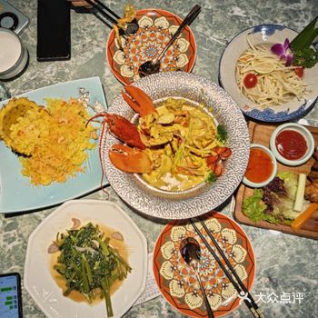#又又又快乐聚餐啦！  周末和姐妹上完瑜伽课程之后和