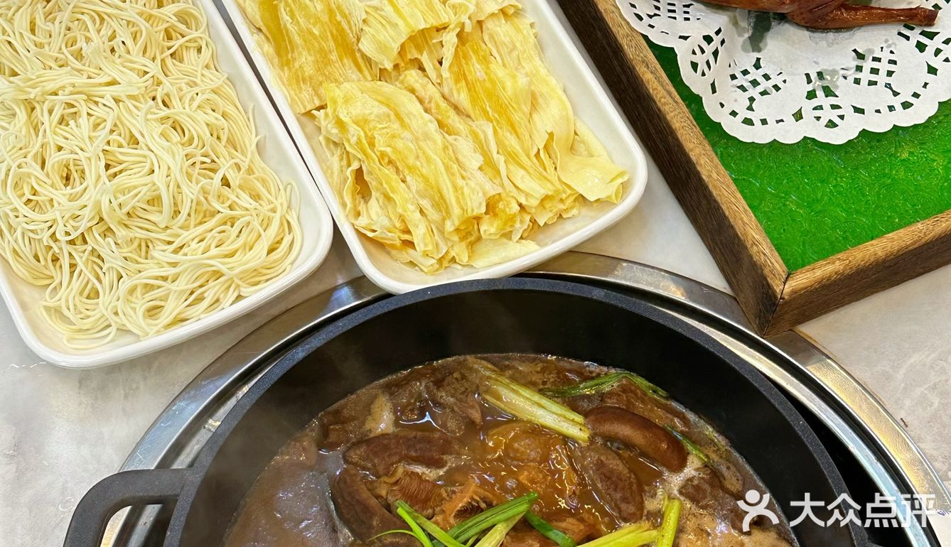 敲好吃的爆汁乳鸽｜配上热腾腾的鸽酱炆牛杂煲🍲