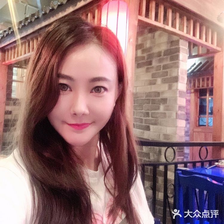 我在人民广场马路边边吃串儿