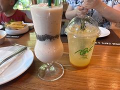 -Chom Cafe and Restaurant