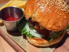 -三勾JJJ Burger&Coffee(梅溪湖店)