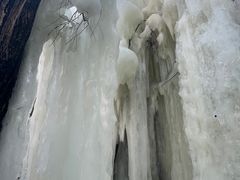 -雪山彩虹谷景区