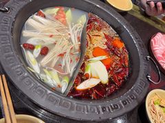 -宽板凳老灶火锅(台湾街店)