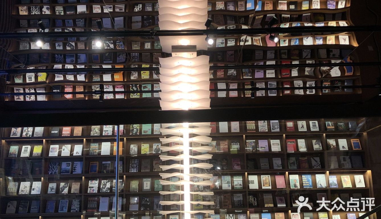 磁器口后街书店,难得清净凉快
