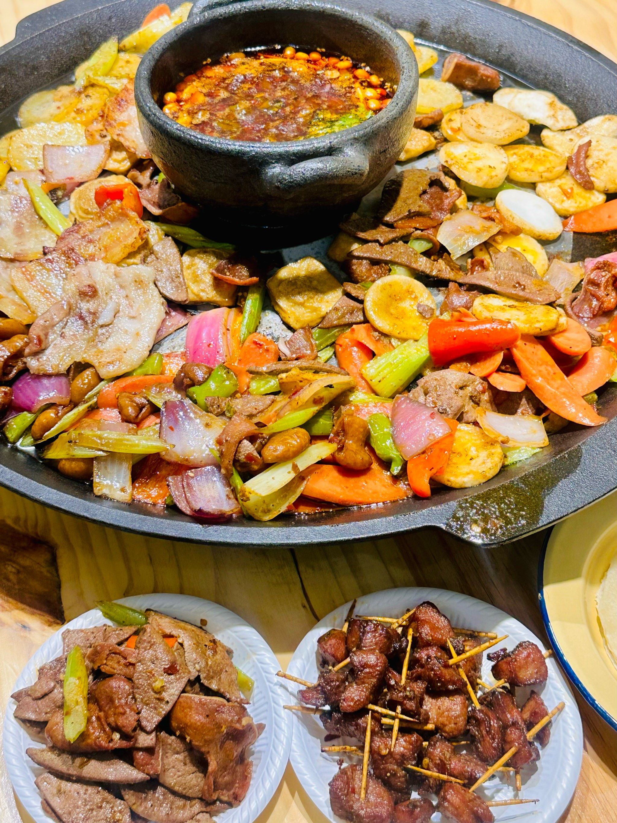 在江汉路发现了一家正宗的贵州烙锅!