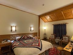 -敦煌山庄摘星阁