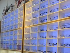 -天空之镜眼镜店蔡司依视路配镜授权零售店(望京颐堤港店)