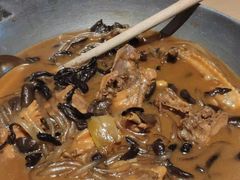小鸡炖蘑菇-关东小磨东北菜(上海长风大悦城店)