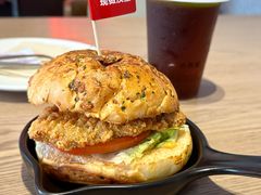 -必胜客(航洋国际店)