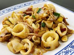 葱姜炒鱿鱼-杨记海鲜楼(三门黑金冠店)