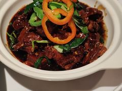 紫砂煨红烧羊肉-卯时·龙光雅宴·精致锡帮菜(惠山古镇店)
