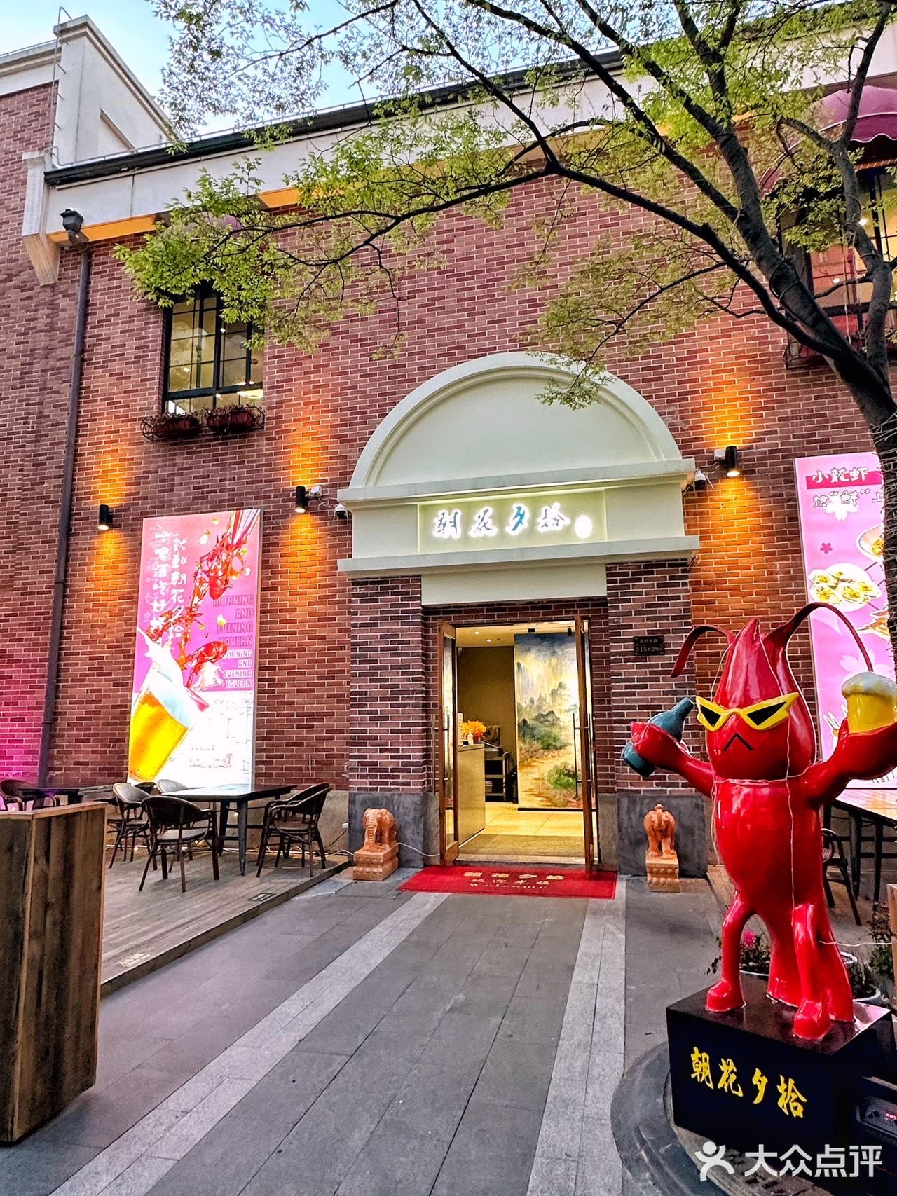 哇，这个碟鱼头在上海的烧烤界可是少见哦！
