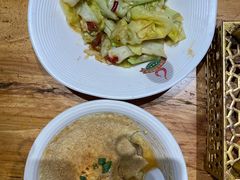 手撕莲花白-老滇山寨•云南特色菜•地方菜•民族风情歌舞表演(金碧店)