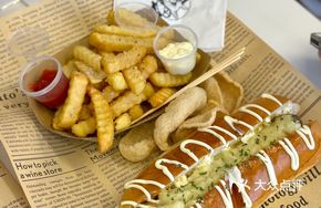 Golden Lychee Durian Hot Dog