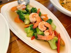 -Chom Cafe and Restaurant