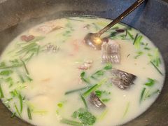 -咕嘟草帽鱼·牛奶一样的鲜鱼汤(天鹅湖万达广场店)