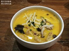 金汤酥肉酸辣米线-云海肴·汽锅鸡·云南菜(美罗城店)