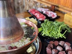 -果松木炭酸菜铜火锅·外婆参鸡汤