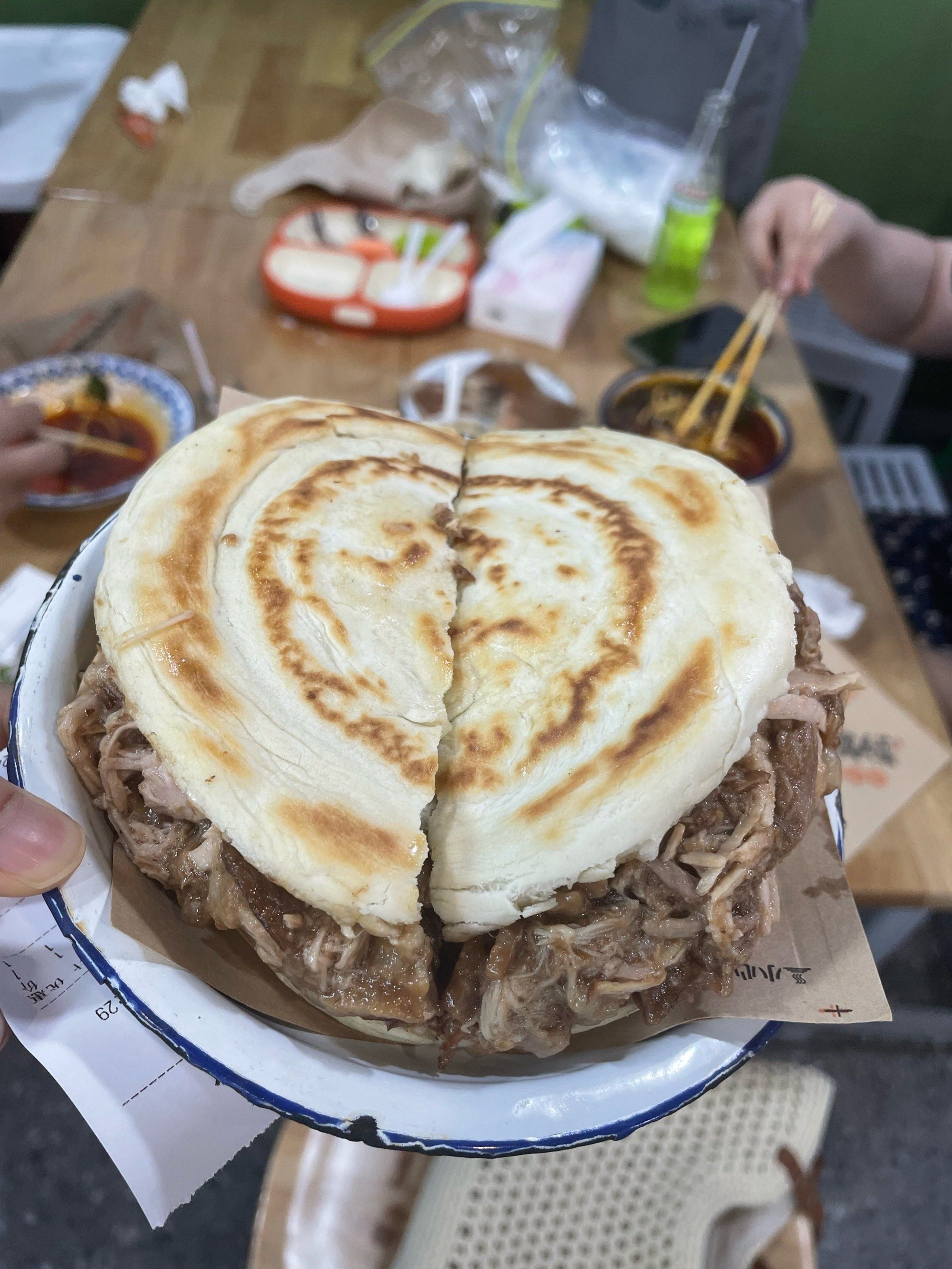 凉皮肉夹馍美滋滋