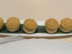 酥皮迷你菠萝包-广州富力丽思卡尔顿酒店·丽轩·粤菜