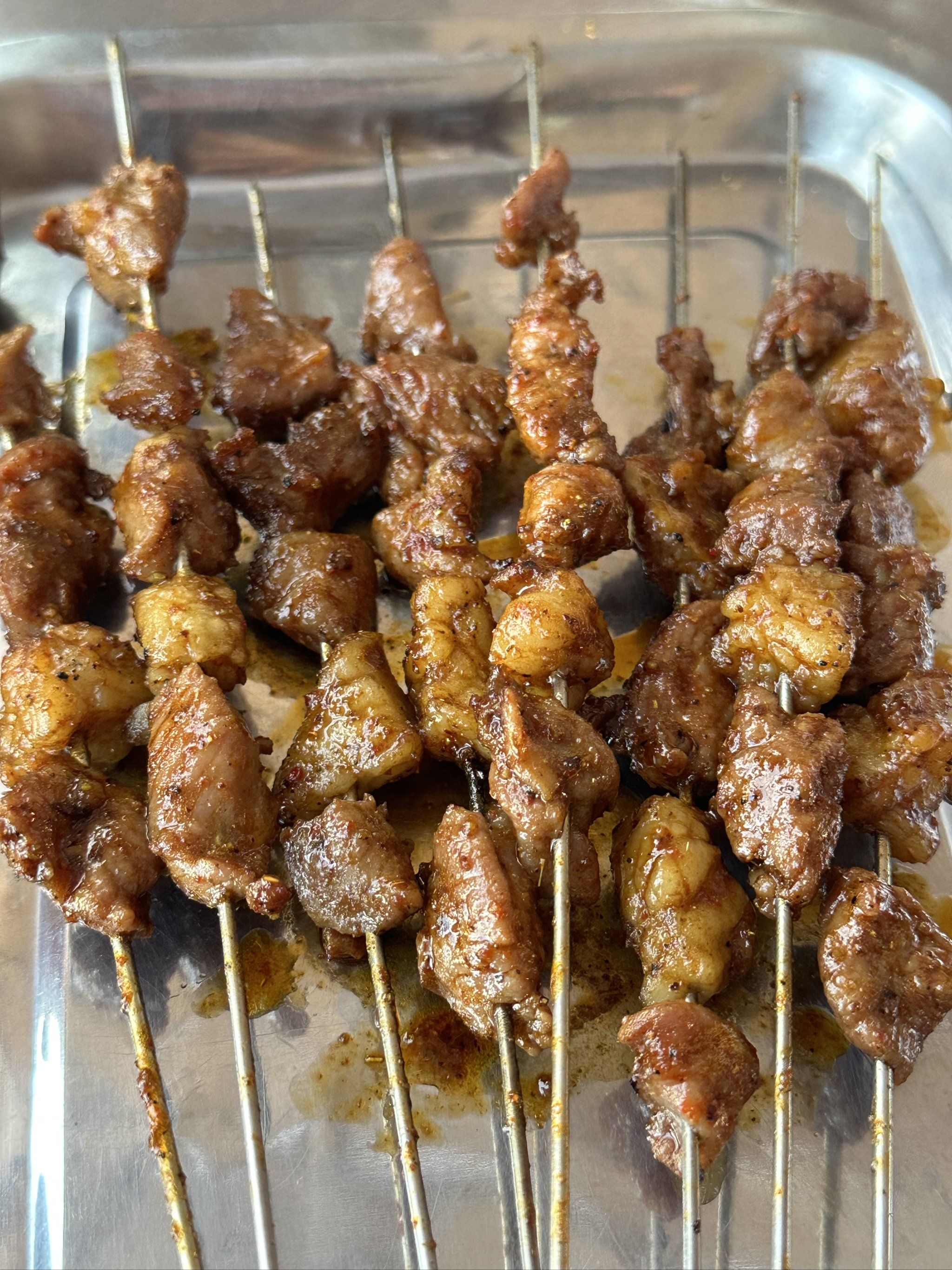 鲜嫩的烤驼排