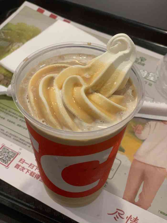 每次饮料不是雪顶就是可乐.香辣堡和老北京鸡