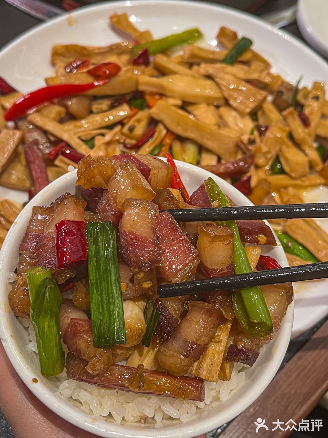 这碗酸汤兔让多少重庆人流连忘返……