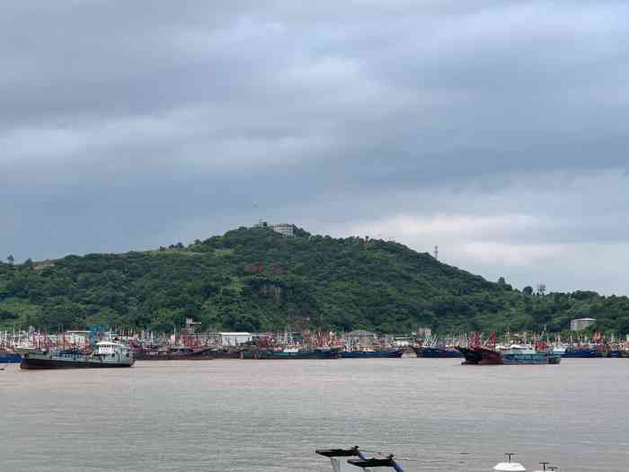 石浦海峡广场-"晚上吃完饭过来的,一路上很多大排档,到了.
