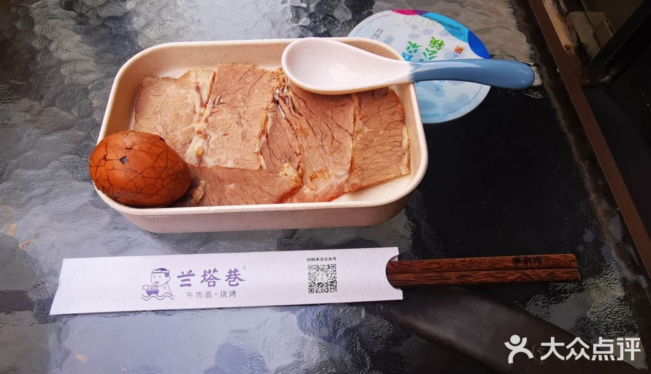 是手工面好吃，不是机器压制。一清二白三红