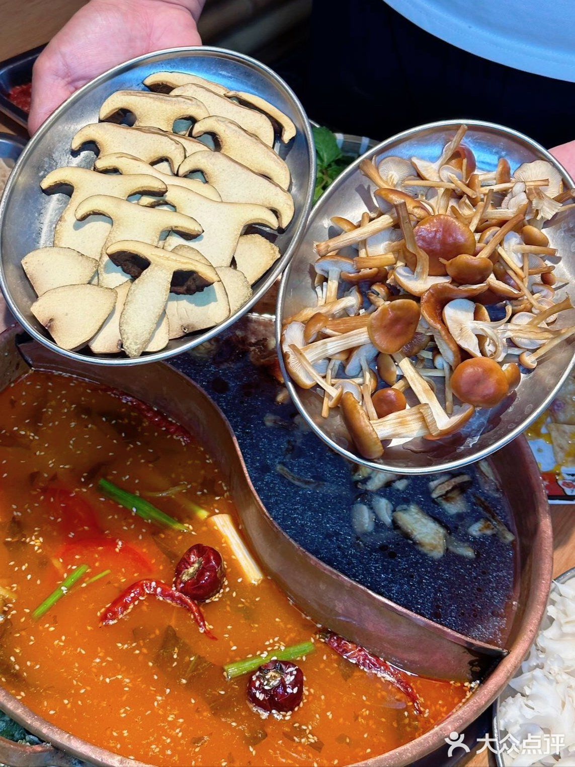 🔥云南风味大揭秘｜洱火酸汤火锅，鲜掉眉毛🌈 