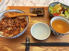 牛肉饭定食-自由之丘