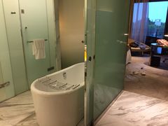 -上海滴水湖皇冠假日酒店