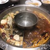 矿泉水锅底的台湾火锅