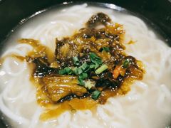 酸菜肉丝面-诚铭记·虾仁汤包·成都小吃(融创店)