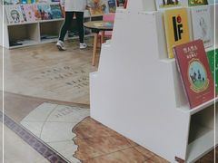 -钟书阁(松江泰晤士小镇店)