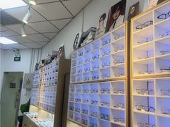 -天空之镜眼镜店蔡司依视路配镜授权零售店(望京颐堤港店)