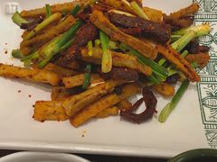 手撕牛干巴炒藕条-云海肴·汽锅鸡·云南菜(苏州中心店)
